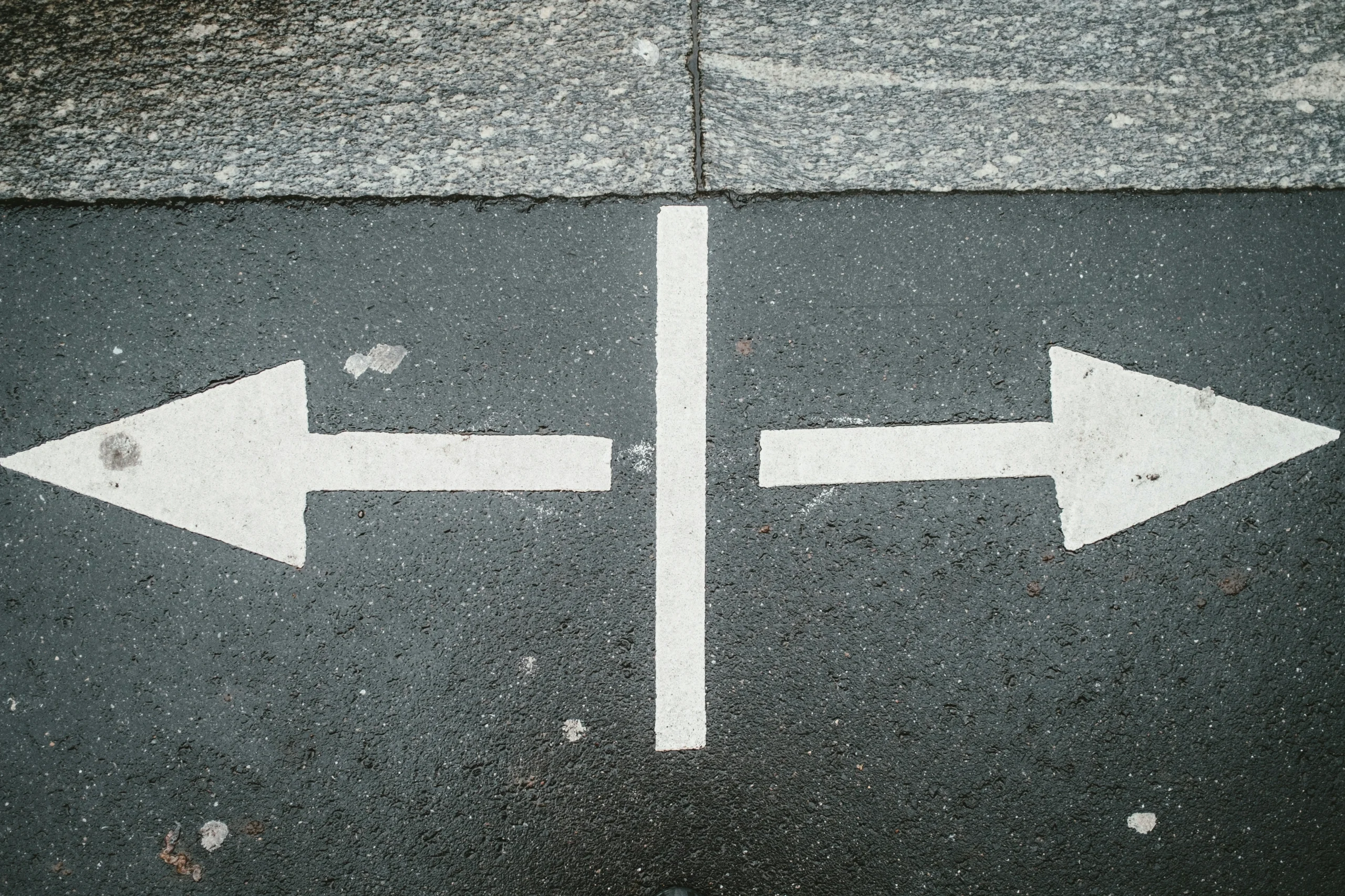 من يؤثر علي قراراتنا المالية؟ وما هو دور صناع القرار؟